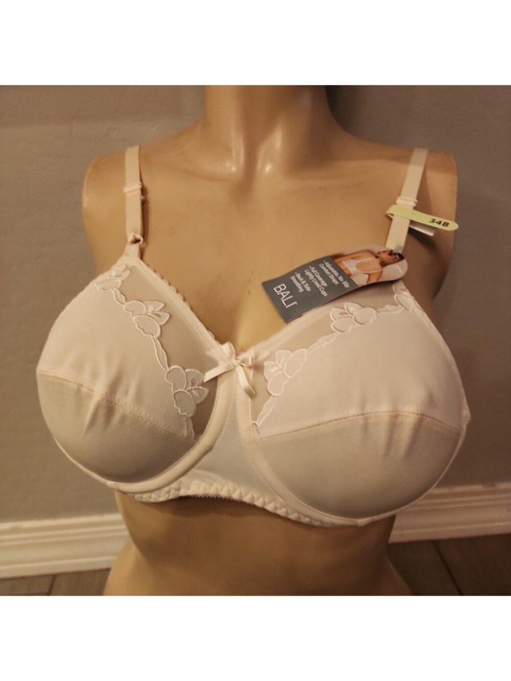 NWT Bali Bra 34B Nude Underwire Unlined 0180